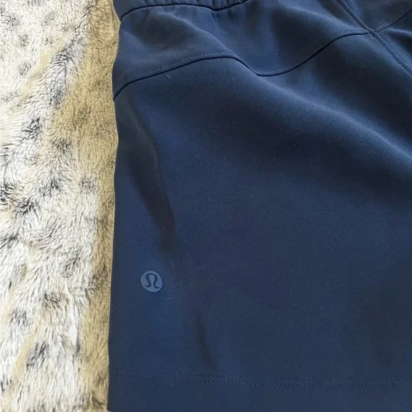 Lululemon On the Fly Navy Blue Shorts Women’s Size 2 - Picture 6 of 9